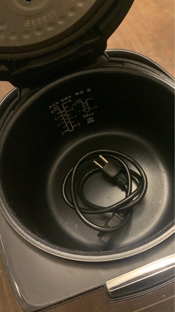 Midea Rice Cooker (Category: Cookers) located in Manila. Submitted by kennethcab79976 (Listing ID 1463809224, Image 3). Description: - Midea Digital Rice Cooker - Multiple Cooking Functions: Quick Cook, Porridge, and more - Easy-to-read Digital Display for time and settings - Inner pot with convenient measurement markings - Includes power cord - Ideal for everyday use.