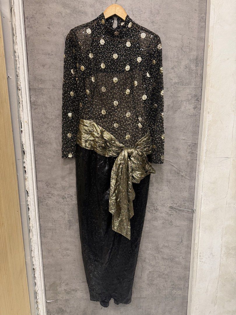 Mignon Dorothy Farbo (Category: Dresses) located in Quezon City. Submitted by macleen17 (Listing ID 1463827134, Image 2). Description: Mignon Dorothy Farbo Made in U.S.A Size M Excellent Condition Black & Gold Color Ribbon Design in front.