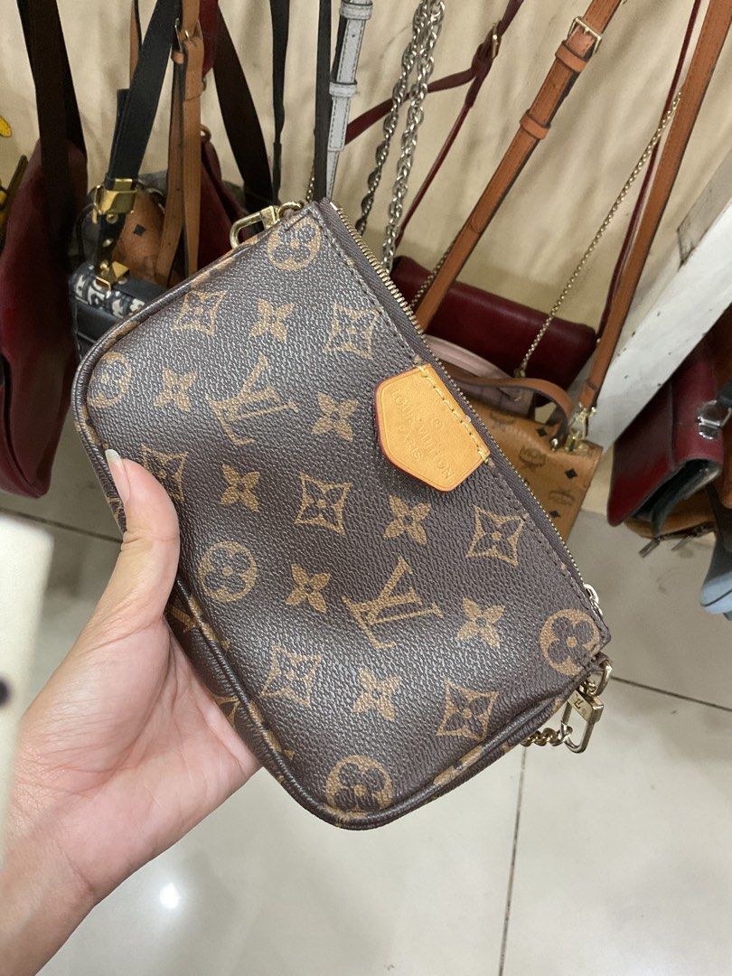 mini pochette lv (Category: Purses & Pouches) located in Bacolod City. Submitted by asianbellahadidd (Listing ID 1463798905, Image 2). Description: .