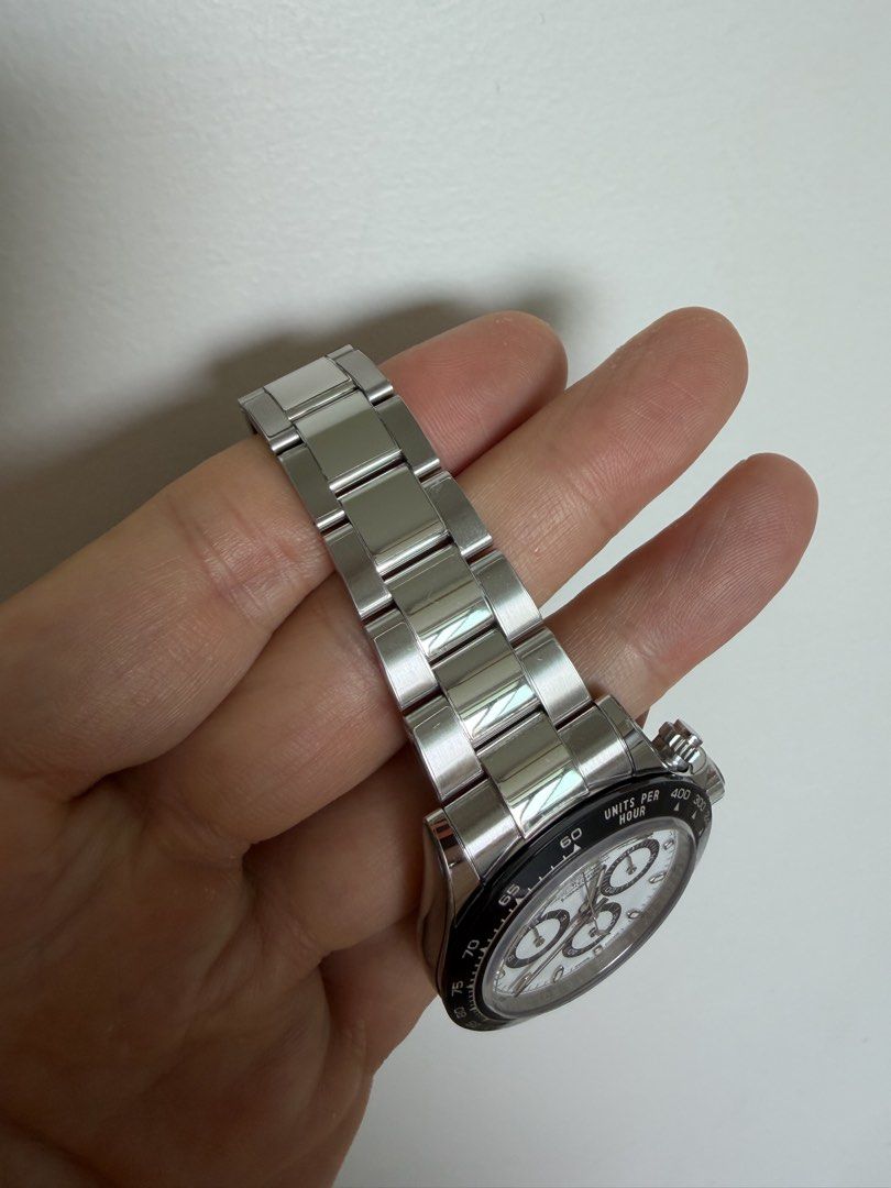 Mint 2022 Aug Rolex Daytona Stainless Steel Daytona 116500LN "White / Panda" (Category: Watches) located in Singapore. Submitted by jay.z. (Listing ID 1463783112, Image 3). Description: Brand: Rolex Model number: 116500LN Dial Color: White Condition: Mint Condition Case size: 40mm Case material: Oyster Steel Movement type: Automatic Movement: Calibre 4130 Clasp: Folding Oysterlock safety clasp with Easylink Accessories: Box w Warranty Card & Book