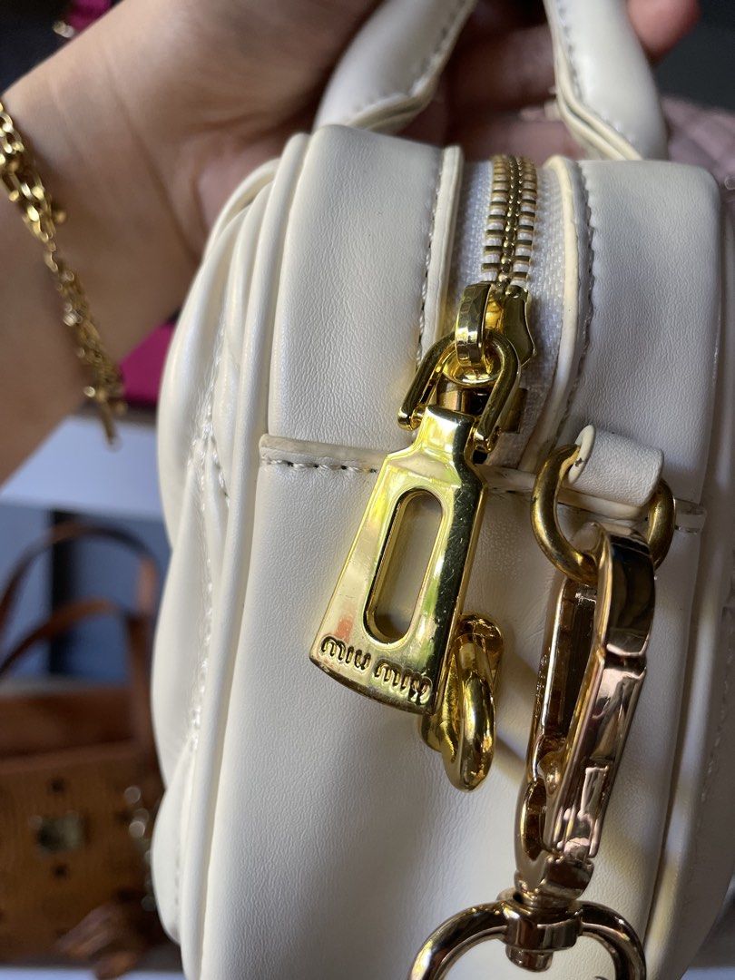 MIU MIU SLING BAG WITH HANDLE (Category: Sling Bags) located in Naga. Submitted by tresfitzv2 (Listing ID 1463823682, Image 3). Description: MIU MIU BRANDNEW CONDITION NO ISSUE PALIT LANG YUNG SLING NIYA PERO SUPER BRANDNEW CONDITION .