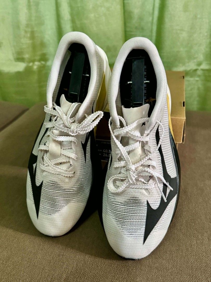 Mizuno Hyperwarp Elite (8US Men) (Category: Sneakers) located in Marilao. Submitted by mynameissbc (Listing ID 1463820921, Image 2). Description: Mizuno Hyperwarp Elite - 8US Men - 25km mileage - Like new condition 6,500php only Marilao Bulacan or shipping nationwide.