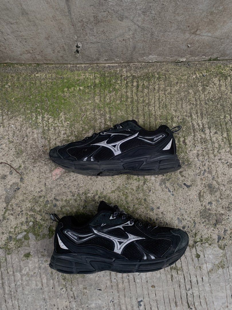 Mizuno Running Shoes Black (Category: Sneakers) located in Davao. Submitted by psg_ninyo (Listing ID 1463932047, Image 2). Description: - Black Mizuno running shoes - Mesh upper with reflective details - Chunky sole for excellent cushioning - Reflective laces - Ideal for running or casual wear - Note: Some scuffs on the sole and repaired hole (side toe part) Negotiable.
