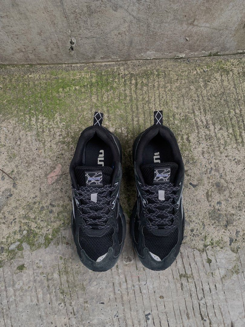 Mizuno Running Shoes Black (Category: Sneakers) located in Davao. Submitted by psg_ninyo (Listing ID 1463932047, Image 3). Description: - Black Mizuno running shoes - Mesh upper with reflective details - Chunky sole for excellent cushioning - Reflective laces - Ideal for running or casual wear - Note: Some scuffs on the sole and repaired hole (side toe part) Negotiable.