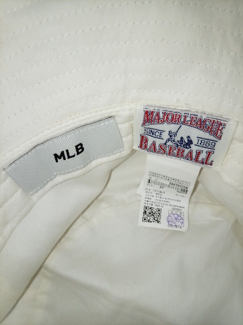MLB NY Yankees Heart Logo Bucket Hat (Category: Caps & Hats) located in Davao. Submitted by jjj_mncd (Listing ID 1463812841, Image 3). Description: MLB Korea Bucket Hat Authentic! payment first via gcash kapag ipapadeliver. 📍Davao City for meet up: Buhangin City Gate.