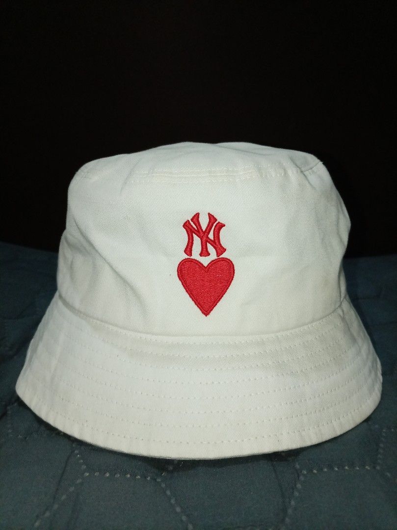 MLB NY Yankees Heart Logo Bucket Hat (Category: Caps & Hats) located in Davao. Submitted by jjj_mncd (Listing ID 1463812841, Image 1). Description: MLB Korea Bucket Hat Authentic! payment first via gcash kapag ipapadeliver. 📍Davao City for meet up: Buhangin City Gate.