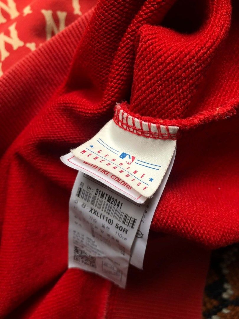 MLB NY yankees Sweater AOP (Category: Coats, Jackets and Outerwear) located in Talisay. Submitted by jerr_mcsn_jr_101920 (Listing ID 1463862459, Image 2). Description: 2XL tag fit XL 24x29 Red/Orange colorway No issue.