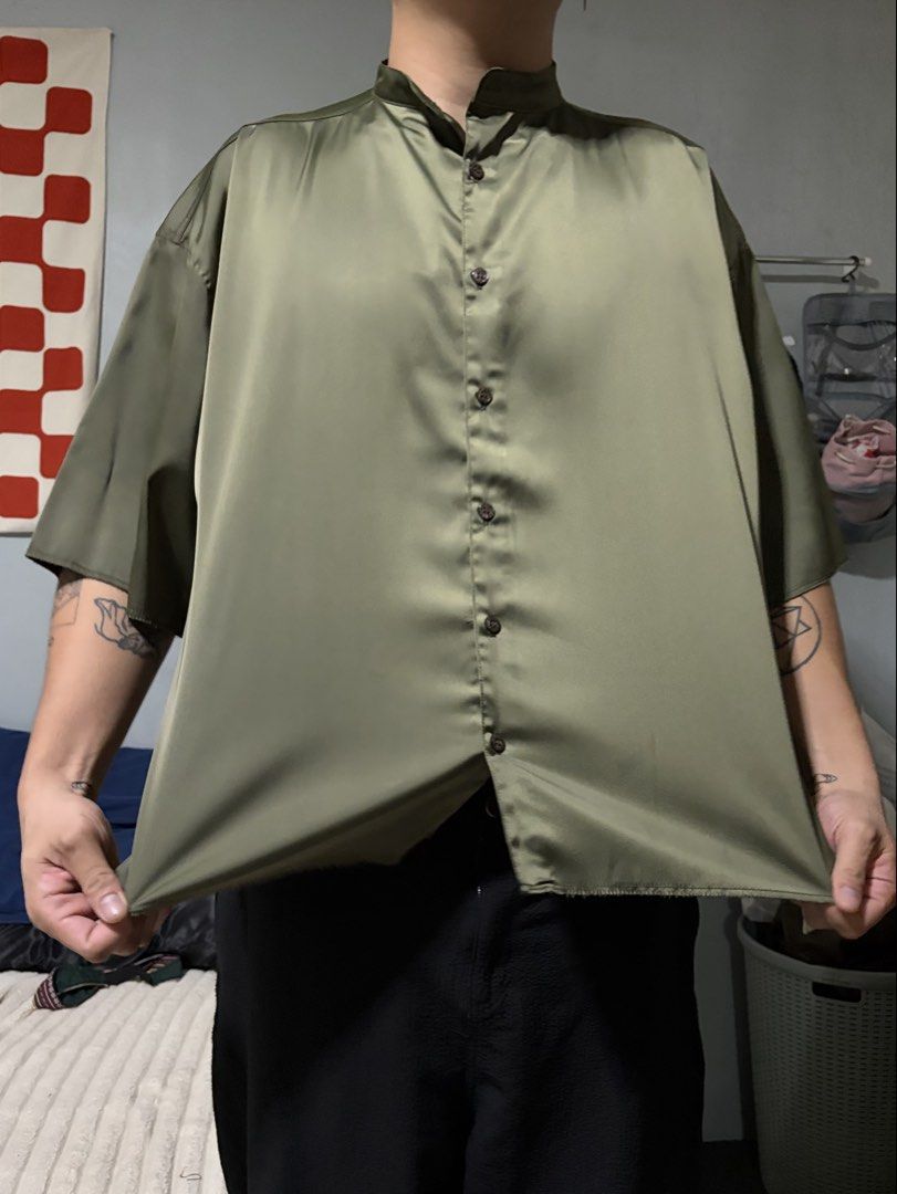 MN+LA Mandarin Shirt SS XL (Category: Tshirts & Polo Shirts ) located in Bacolod City. Submitted by simulasawala (Listing ID 1463833015, Image 3). Description: - Olive green short sleeve shirt - Brand: MN+LA - Style: Band collar, button-up front - Material: Silky - Versatile: Suitable for casual or dressed-up looks - Important: Please check the size chart for accurate measurements.