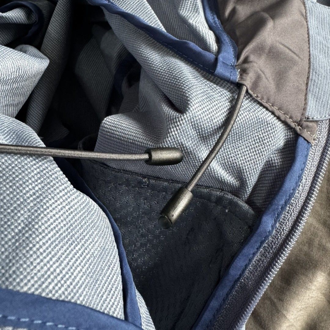 全新MONTBELL户外軟殼防風防水登山服衝鋒衣MONTBELL外套 MONTBELL jacket （分類：外套及戶外衣服）位於 Hong Kong。 由 lamlamhome 提交（商品編號 1463845818，圖片 7）。簡介： MONTBELL户外軟殼防風防水登山服衝鋒衣 M 胸圍-102前長66後長70 L 胸圍-108前長68後長72 XL胸圍-114前長70 後長74 訂貨需要1-2星期 可以payme alipay fps。