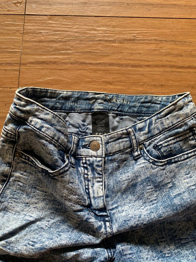 Mossimo short blue acid-wash denim short (Category: Shorts) located in Manila. Submitted by nikwieue (Listing ID 1463791977, Image 2). Description: 13 inch waist (flat lay) 11 inch length .