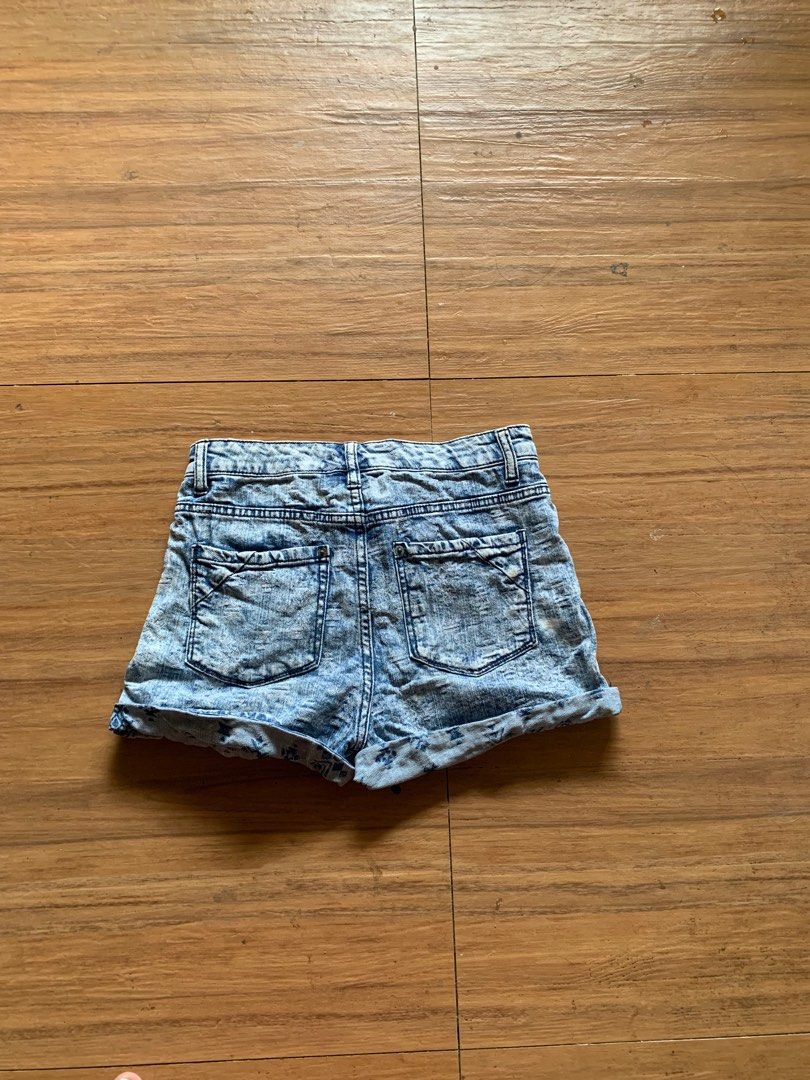 Mossimo short blue acid-wash denim short (Category: Shorts) located in Manila. Submitted by nikwieue (Listing ID 1463791977, Image 3). Description: 13 inch waist (flat lay) 11 inch length .