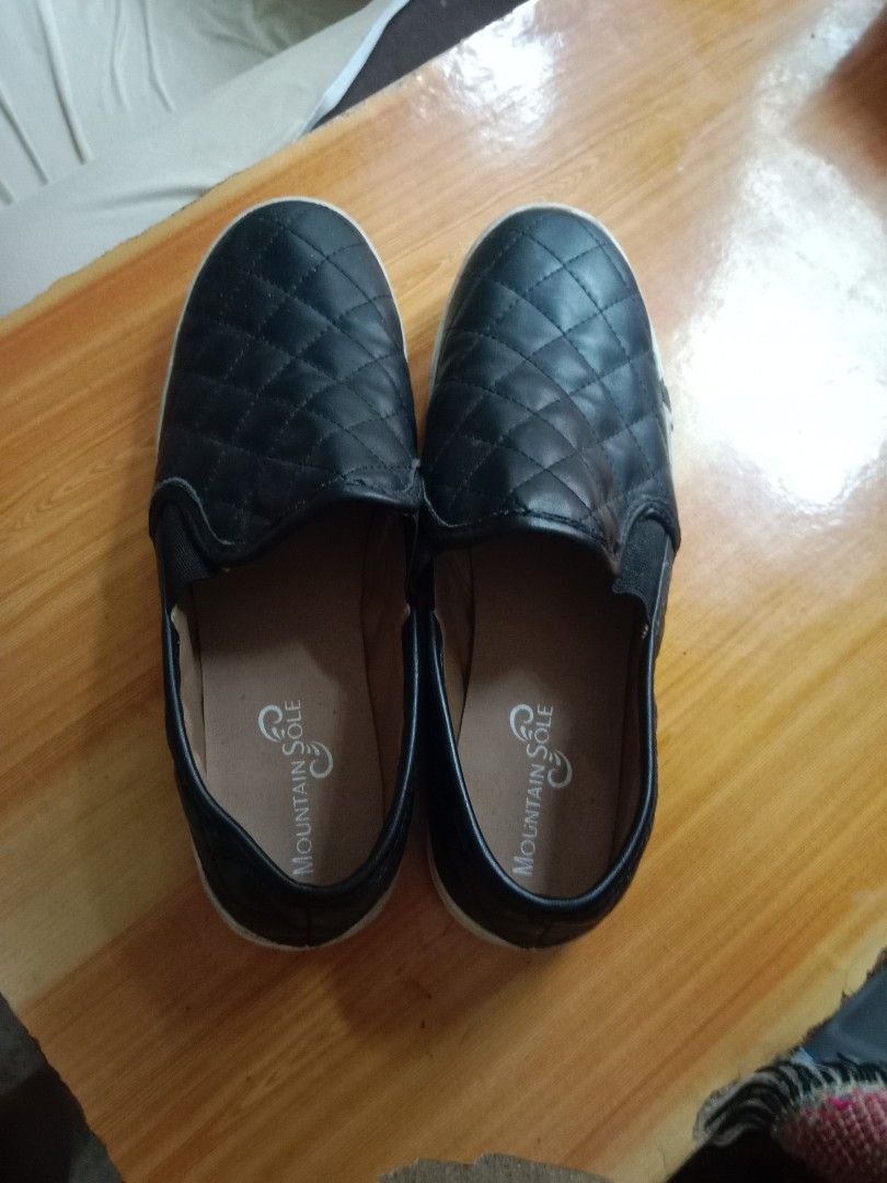 Mountain sole shoes (Category: Sneakers) located in Manila. Submitted by kristhine19 (Listing ID 1463780440, Image 1). Description: .