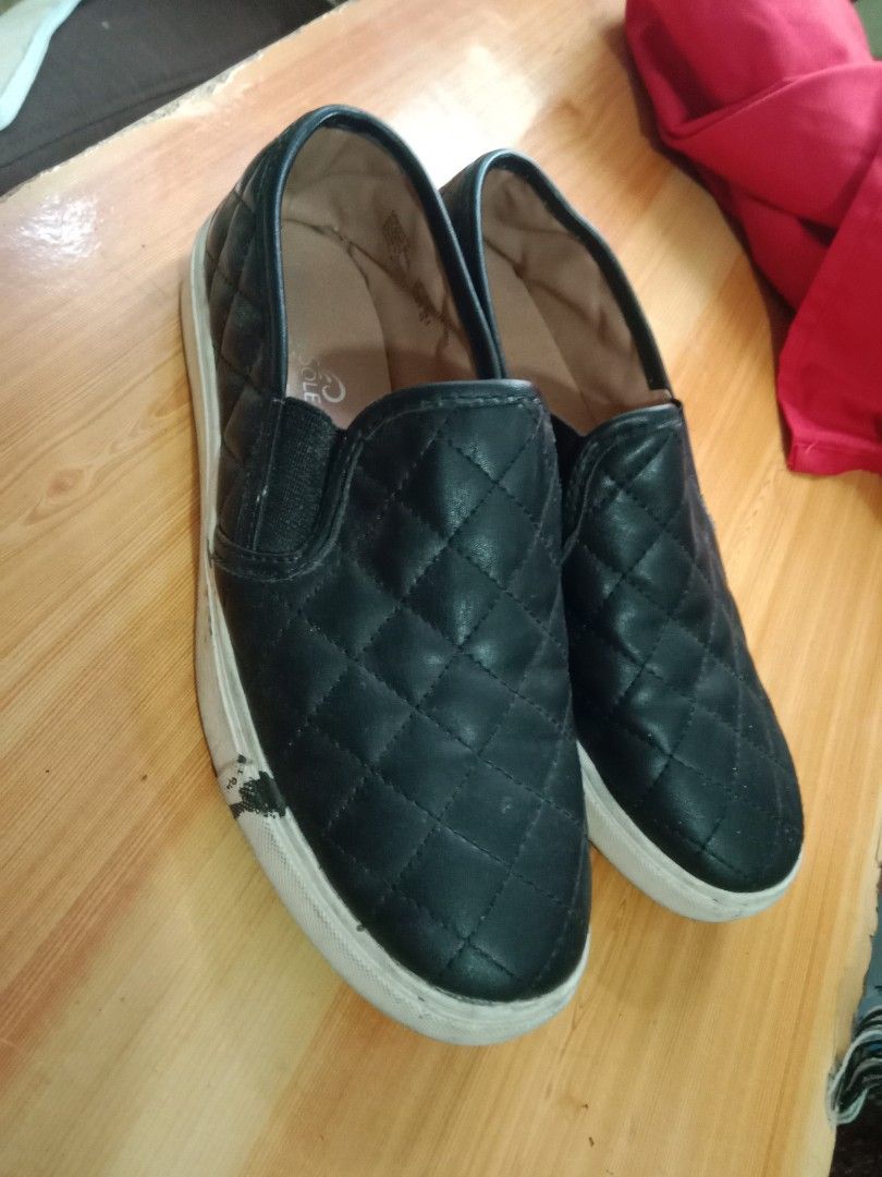 Mountain sole shoes (Category: Sneakers) located in Manila. Submitted by kristhine19 (Listing ID 1463780440, Image 3). Description: .