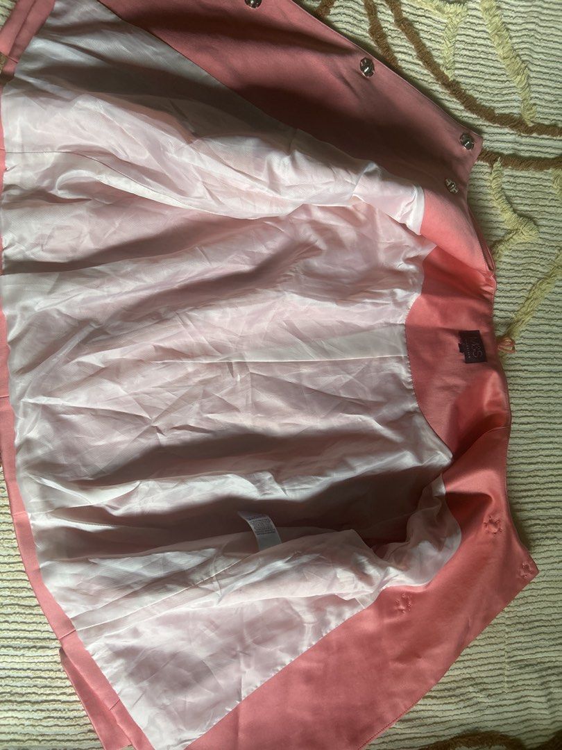 M&S Collection Pink Collarless Jacket UK 6 (Category: Coats, Jackets and Outerwear) located in Lal-Lo. Submitted by pureearth_8c747c (Listing ID 1463785065, Image 3). Description: - M&S Collection pink jacket - Collarless design - Two front pockets - Fully lined inside - Made in China - Size UK 6.