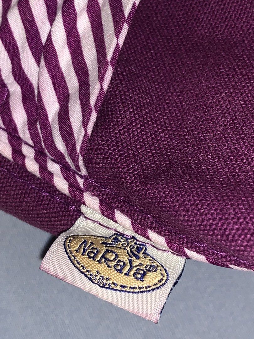 Naraya Handbag (Category: Shoulder Bags) located in Naga. Submitted by cordelia_street4400.star (Listing ID 1463880664, Image 2). Description: >Color rate:10/10 >Condition:9/10 >see attached photos.