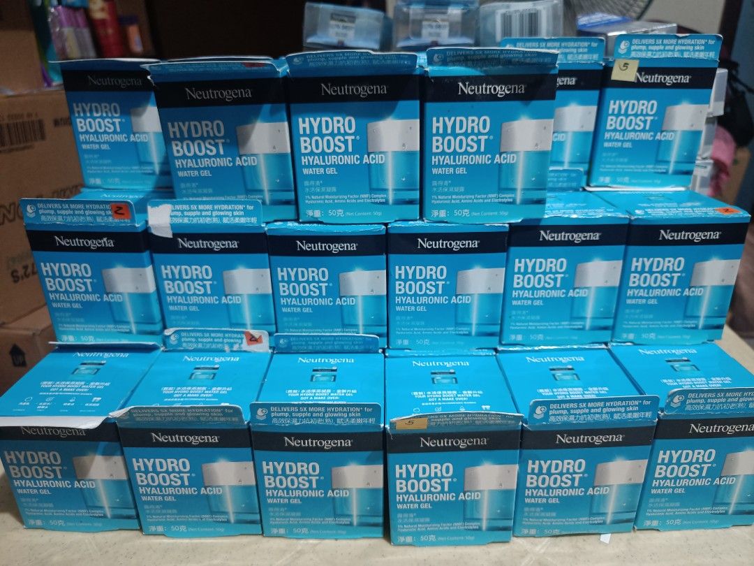 Neutrogena Hydro Boost Water Gel Moisturizer 50g (Category: Face Care) located in Mandaluyong City. Submitted by geppsie (Listing ID 1463750927, Image 1). Description: - Get 5x more hydration with Neutrogena Hydro Boost Water Gel. - Refreshing and lightweight formula. - Fights signs of premature aging. - Hydrates and replenishes dry, dehydrated skin. - Reduces the appearance of dry lines. - Smoothes uneven skin texture. - Leaves skin feeling supp