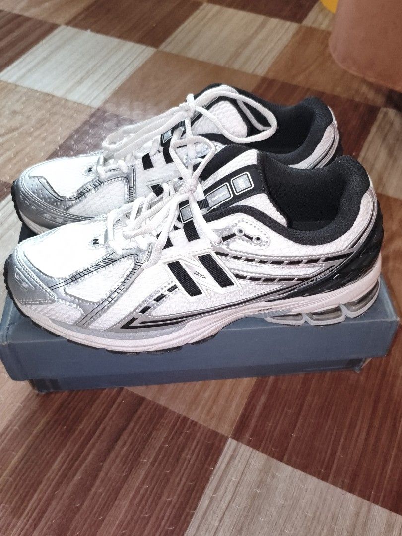 New Balance 1960R (Category: Sneakers) located in Cebu City. Submitted by south_thrift (Listing ID 1463934292, Image 3). Description: Size 11 mens Complete with box ua quality.