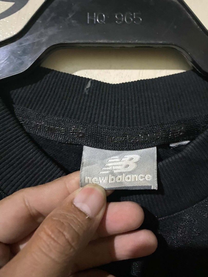 New Balance Black Floral Pattern Sweatshirt (Category: Coats, Jackets and Outerwear) located in Caloocan City. Submitted by vincefresn21903 (Listing ID 1463759314, Image 2). Description: - Brand: New Balance - Color: Black - Design: Subtle all-over floral pattern - Neckline: Mock neck - Sleeves: Long sleeves with ribbed cuffs - Hem: Ribbed hem - Style: Casual wear.