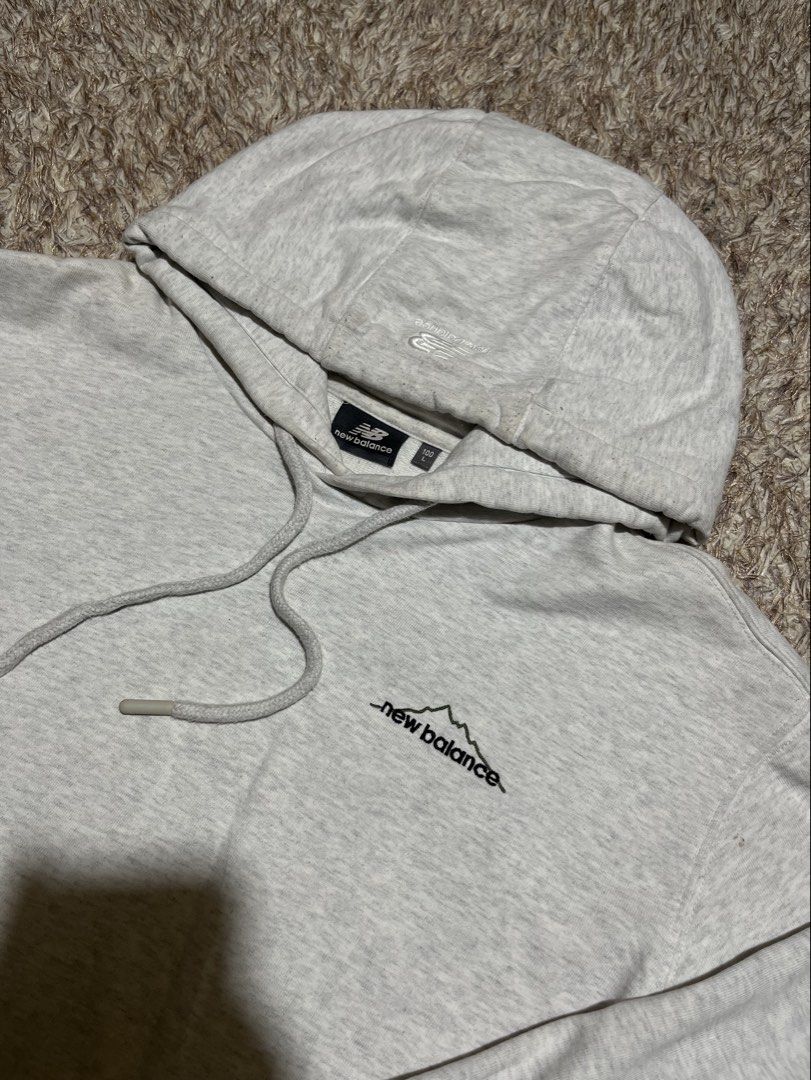 New Balance Hoodie (Category: Coats, Jackets and Outerwear) located in Valencia. Submitted by bordzsthrift (Listing ID 1463928880, Image 3). Description: Size Large on tag Dimes: 23 X 28 Exellent Condition No Issue.