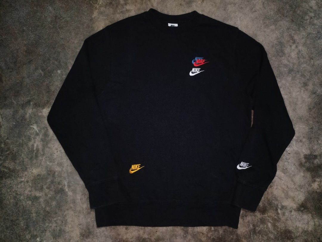 Nike , multiple logos ,crewneck (Category: Activewear) located in Davao. Submitted by dukekervy (Listing ID 1463822843, Image 1). Description: Nike , multiple logos ,crewneck size medium to large excellent condition dimensions 21.5 x 27.5.