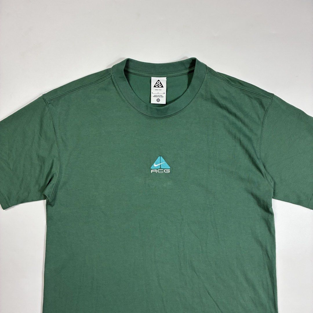 Nike ACG Lungs T-Shirt (Category: Activewear) located in Quezon City. Submitted by selling2survive (Listing ID 1463814117, Image 3). Description: As new condition No issue Size : Small (oversized) Length: 27.5 Pit to pit: 20.5 Shoulder: 20 Lalamove or J&T Express for delivery.