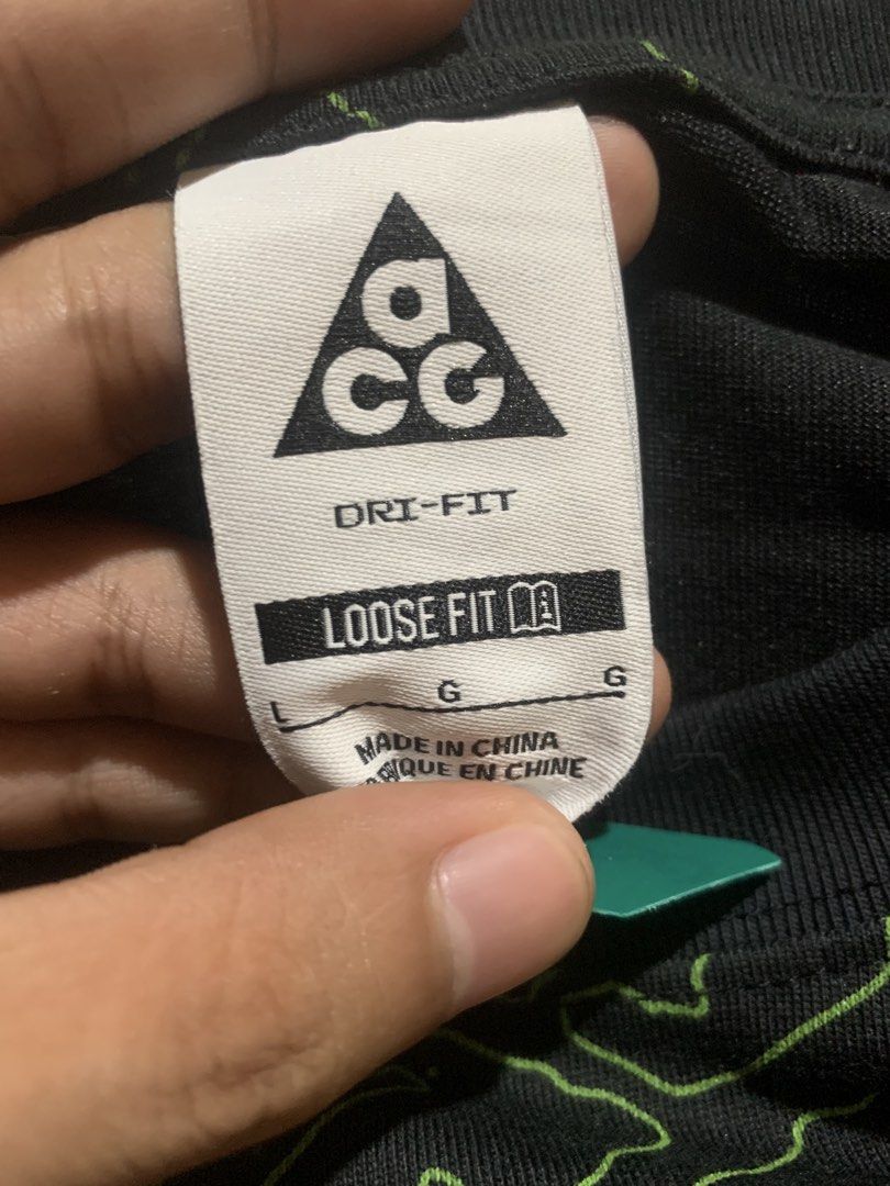 Nike ACG Topographic Sweater (Category: Coats, Jackets and Outerwear) located in Bacolod City. Submitted by micojuele68583 (Listing ID 1463889105, Image 2). Description: 22.7x28 dimes No issue.