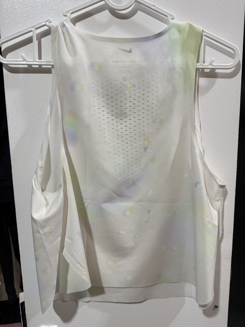 Nike aeroswift running top (Category: Activewear) located in Manila. Submitted by v2024 (Listing ID 1463751776, Image 3). Description: Medium.
