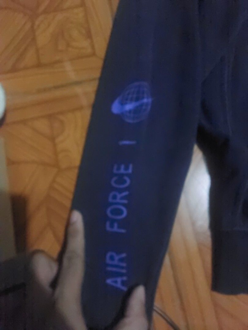 NIKE AF1 HOODIE (Category: Coats, Jackets and Outerwear) located in Paranaque City. Submitted by iannnangelo (Listing ID 1463854118, Image 2). Description: Honest issue is sa color lang niya medjo namumuti. Goods na goods pang psg daily daily lang kasi sobrang ganda pa ng quality - Plus sf.
