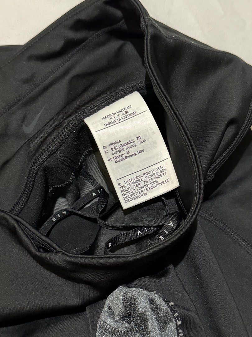 Nike Air Black Leggings (Category: Activewear) located in Paranaque City. Submitted by declutternsell.729 (Listing ID 1463773170, Image 2). Description: - Black Nike Air leggings - Grey velour panels on sides and back - Cropped length - Small zip pocket at back waistband - Drawstring waist - Size: Medium (M).