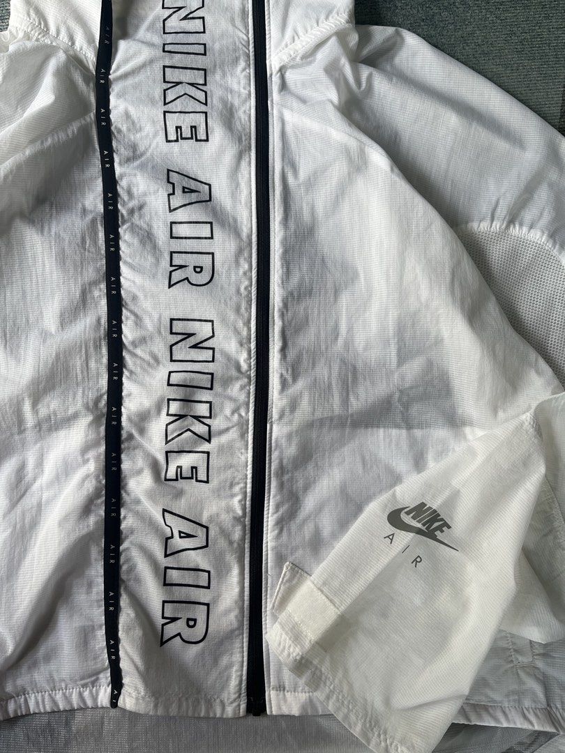 Nike Air Light Weight Jacket (Category: Coats, Jackets and Outerwear) located in Paranaque City. Submitted by mackraven260159 (Listing ID 1463910293, Image 3). Description: 23 x 22 x 25 No Issue Reflectorize Logo In Left Side Ribbing Big Logo In The Back .