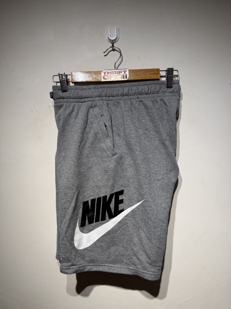 Nike alumni (Category: Shorts) located in Carmen. Submitted by thriftnichoii (Listing ID 1463844877, Image 1). Description: 28-32x18.