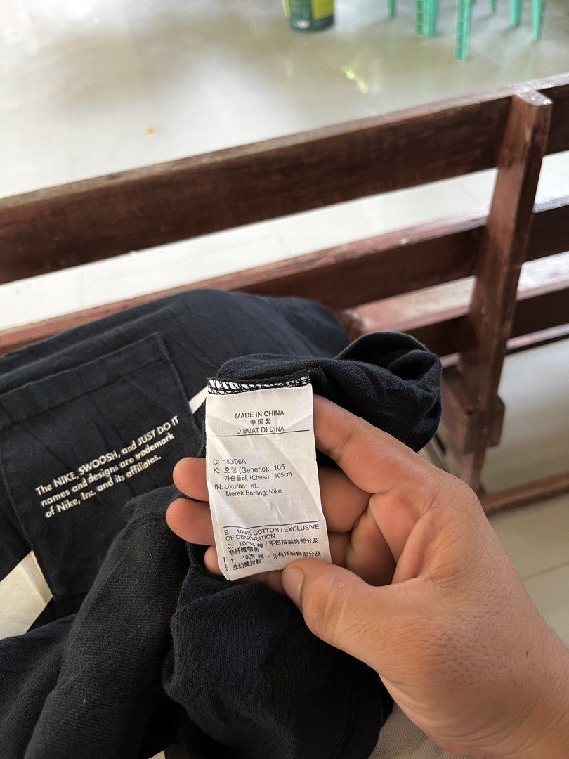NIKE BIG SWOOSH (Category: Tshirts & Polo Shirts ) located in Asuncion (Saug). Submitted by carls_thrift21 (Listing ID 1463795166, Image 3). Description: NIKE BIG SWOOSH Size: XL Dimes: 22/27.5 Excellent Condition 9.8/10 Color rate 📩📥.