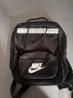 (Category: ) located in . Submitted by jiayuuu00 (Listing ID 1463824409, Image 1). Description: .