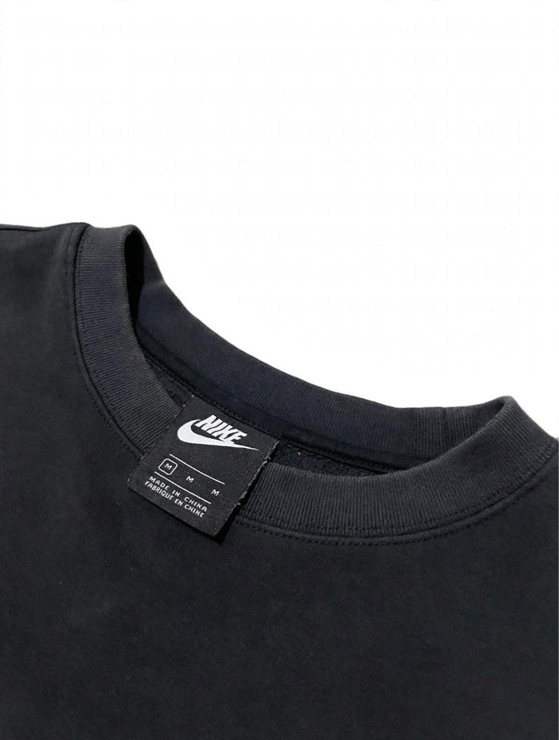 Nike Black Crewneck Sweatshirt Size M (Category: Coats, Jackets and Outerwear) located in Santa Maria. Submitted by lftgcollective (Listing ID 1463910718, Image 3). Description: - Brand: Nike - Type: Crewneck Sweatshirt - Size: Medium (M) - Color: Black - Material: 80% Cotton, 20% Polyester - Origin: Made in China - Style: Simple and classic design - Best for: Everyday wear - Condition: Please check photos for details.