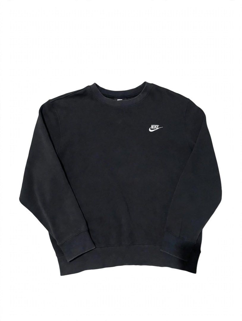 Nike Black Crewneck Sweatshirt Size M (Category: Coats, Jackets and Outerwear) located in Santa Maria. Submitted by lftgcollective (Listing ID 1463910718, Image 1). Description: - Brand: Nike - Type: Crewneck Sweatshirt - Size: Medium (M) - Color: Black - Material: 80% Cotton, 20% Polyester - Origin: Made in China - Style: Simple and classic design - Best for: Everyday wear - Condition: Please check photos for details.