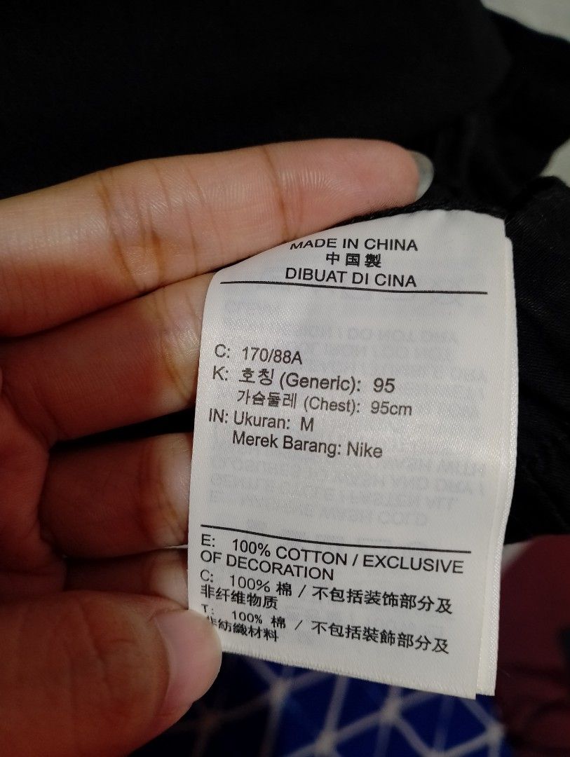 Nike Black Short Sleeve Button Up Shirt (Category: Shirts) located in Manila. Submitted by nievesolanna (Listing ID 1463932030, Image 3). Description: preloved. no issues. used once only. original nike. original price: 2,895 pesos selling price: 1,500 pesos rfs: too many clothes. nakatambak na lang LOC: SAMPALOC, MANILA.