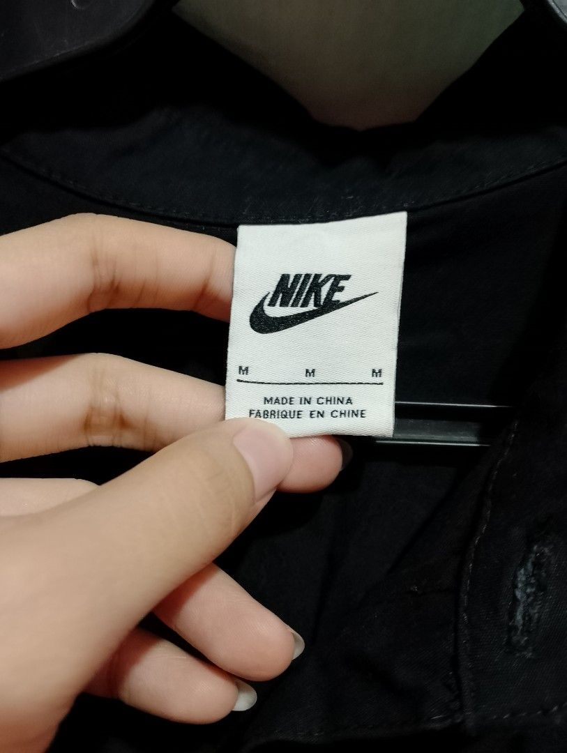 Nike Black Short Sleeve Button Up Shirt (Category: Shirts) located in Manila. Submitted by nievesolanna (Listing ID 1463932030, Image 2). Description: preloved. no issues. used once only. original nike. original price: 2,895 pesos selling price: 1,500 pesos rfs: too many clothes. nakatambak na lang LOC: SAMPALOC, MANILA.