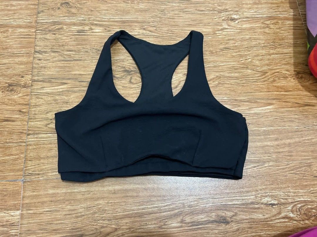 bench black sports bra (Category: Activewear) located in Manila. Submitted by zesshian (Listing ID 1463761565, Image 1). Description: -bench black sports bra.