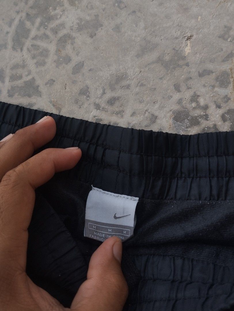 Nike Black Track Pants Size M (Category: Joggers) located in Mati. Submitted by old_era.ph (Listing ID 1463789852, Image 3). Description: - Black Nike track pants - Size M - Elastic waistband with drawstring - White stripe detail down the sides - Two side pockets - Perfect for casual wear or sports.