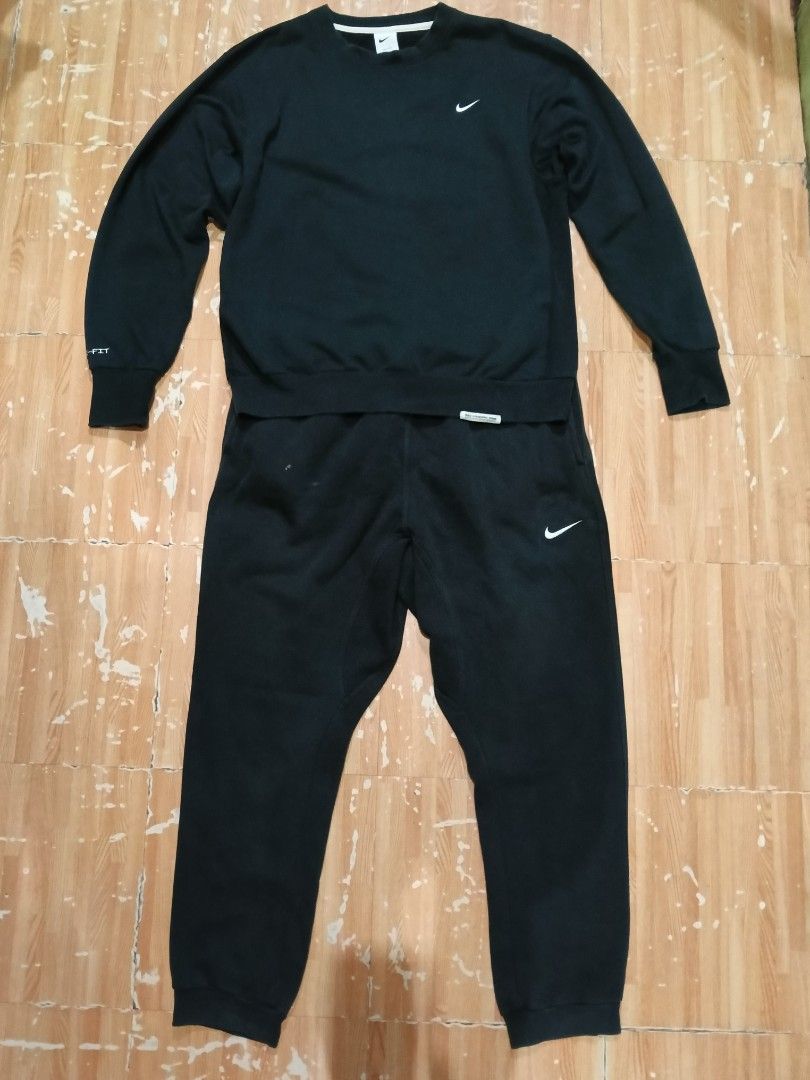 Nike Black Tracksuit Sweatshirt and Pants Set (Category: Coats, Jackets and Outerwear) located in Marikina City. Submitted by geloboixxx (Listing ID 1463881410, Image 1). Description: - Black Nike tracksuit set - Includes crewneck sweatshirt and matching sweatpants - Both pieces feature the iconic Nike swoosh logo - Sweatshirt has 'Dri-FIT' technology on the sleeve cuff - Comfortable and classic design - Ideal for workouts, sports, or everyday ca