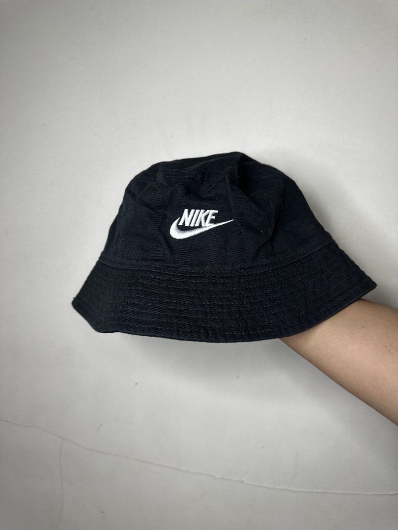 NIKE BUCKET HAT (Category: Caps & Hats) located in Molave. Submitted by thriftmate13 (Listing ID 1463761548, Image 1). Description: .