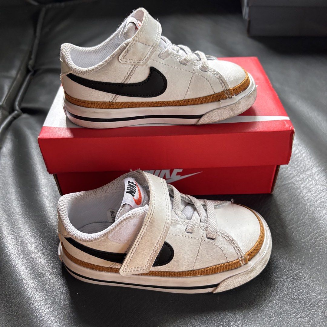 Nike Court Royale 2 TD Size 7C (Category: Babies & Kids Fashion) located in Mati. Submitted by sharieeng (Listing ID 1463840452, Image 1). Description: - Toddler Nike Court Royale 2 shoes - Color: White with black swoosh and tan accents - Features: Easy velcro strap for quick on/off - Condition: Comes with original box - Ideal for: Toddlers learning to walk and run.