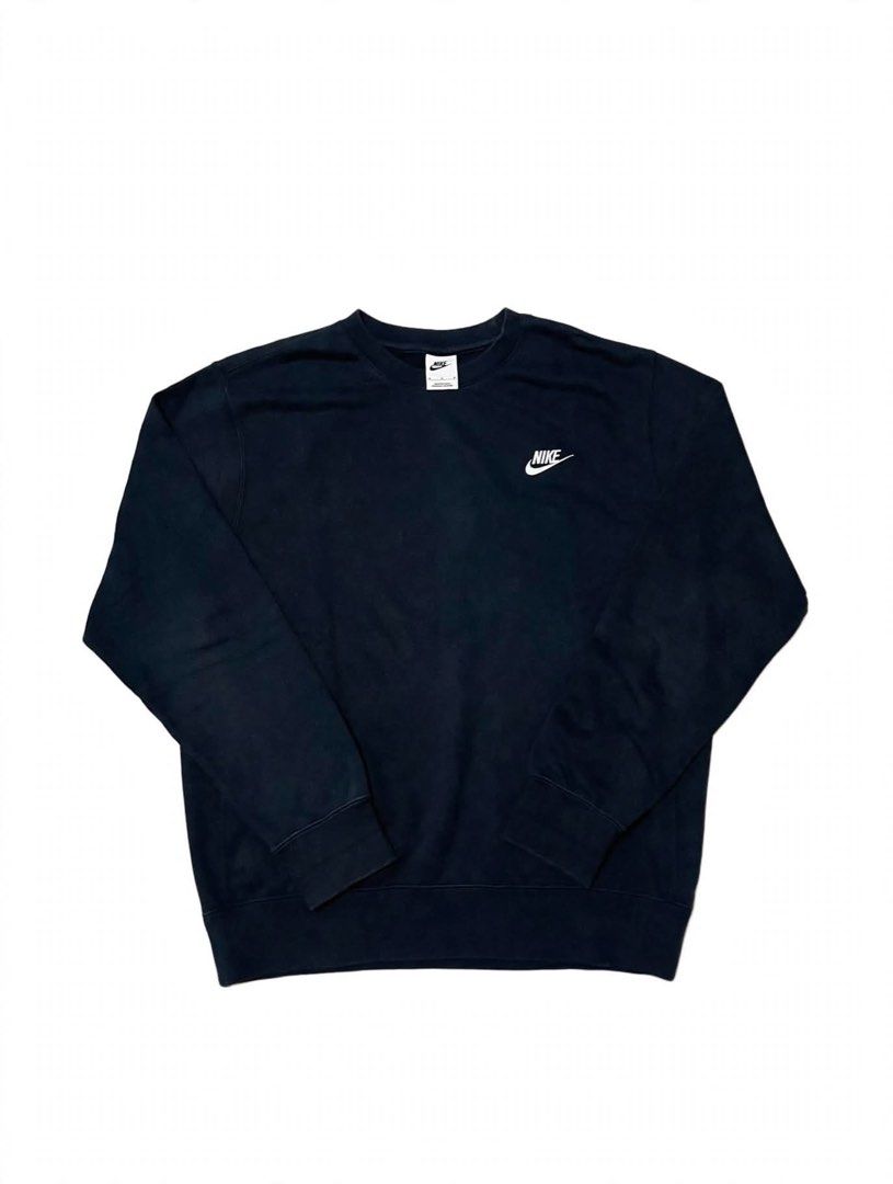 Nike Crewneck Sweatshirt - Black - Size M (Category: Coats, Jackets and Outerwear) located in Santa Maria. Submitted by lftgcollective (Listing ID 1463910782, Image 1). Description: - Classic black Nike sweatshirt - Iconic embroidered Nike logo on chest - Crewneck style - Long sleeves - Made in Indonesia - Ideal for everyday wear or layering.