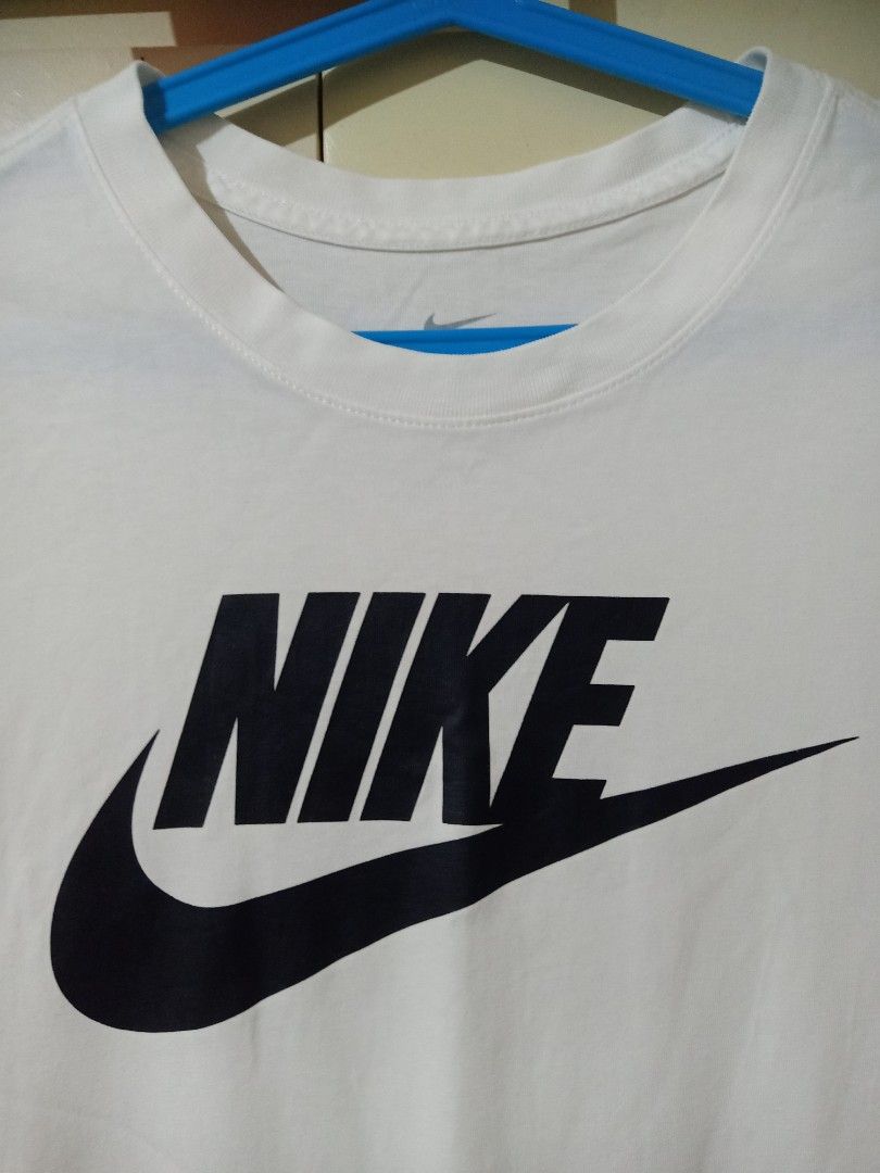 NIKE Futura White Tee ✔️ Medium (Category: Tshirts & Polo Shirts ) located in Tayabas. Submitted by joeyjoe_19 (Listing ID 1463761103, Image 2). Description: Medium.. W19 x L28 ✔️ Excellent condition.. 9.5/10 Cr ✔️ Solid Swoosh Script Prints ✔️ Washed and Cleaned ✔️ Maputi pa.. No issue.. Php 400 Plus SF Only ✅.