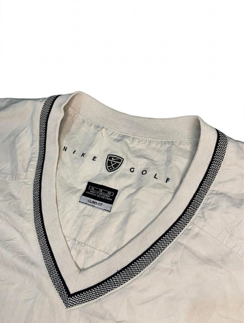 Nike Golf Pullover V-Neck Long Sleeve Top (Category: Longsleeves) located in Santa Maria. Submitted by lftgcollective (Listing ID 1463910888, Image 3). Description: - White Nike Golf Pullover - V-neck design with quarter zip - Nike Swoosh logo on chest - Dri-FIT technology for dryness - Elasticated cuffs and hem - Ideal for golf or casual wear.