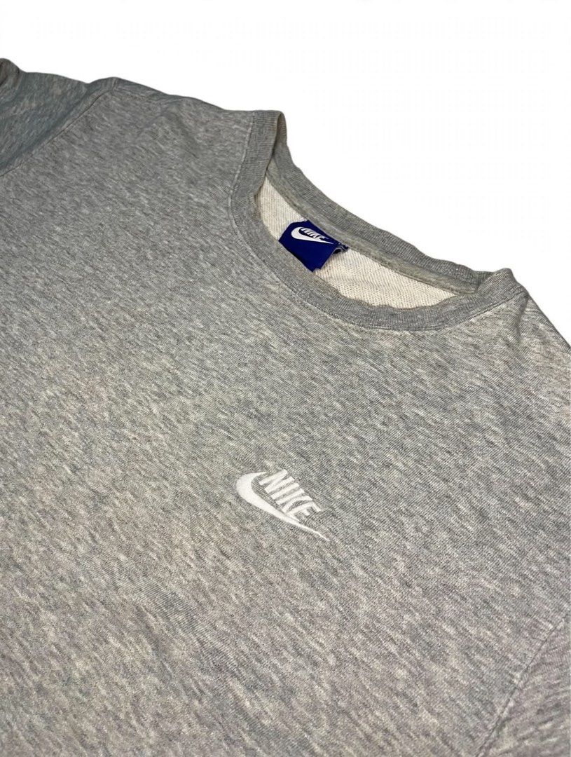 Nike Grey Crewneck Sweatshirt Size L (Category: Coats, Jackets and Outerwear) located in Santa Maria. Submitted by lftgcollective (Listing ID 1463910972, Image 2). Description: - Grey Nike sweatshirt - Size L - Small embroidered swoosh on chest - Crewneck, long sleeves - Cotton and polyester blend - Ideal for casual wear.