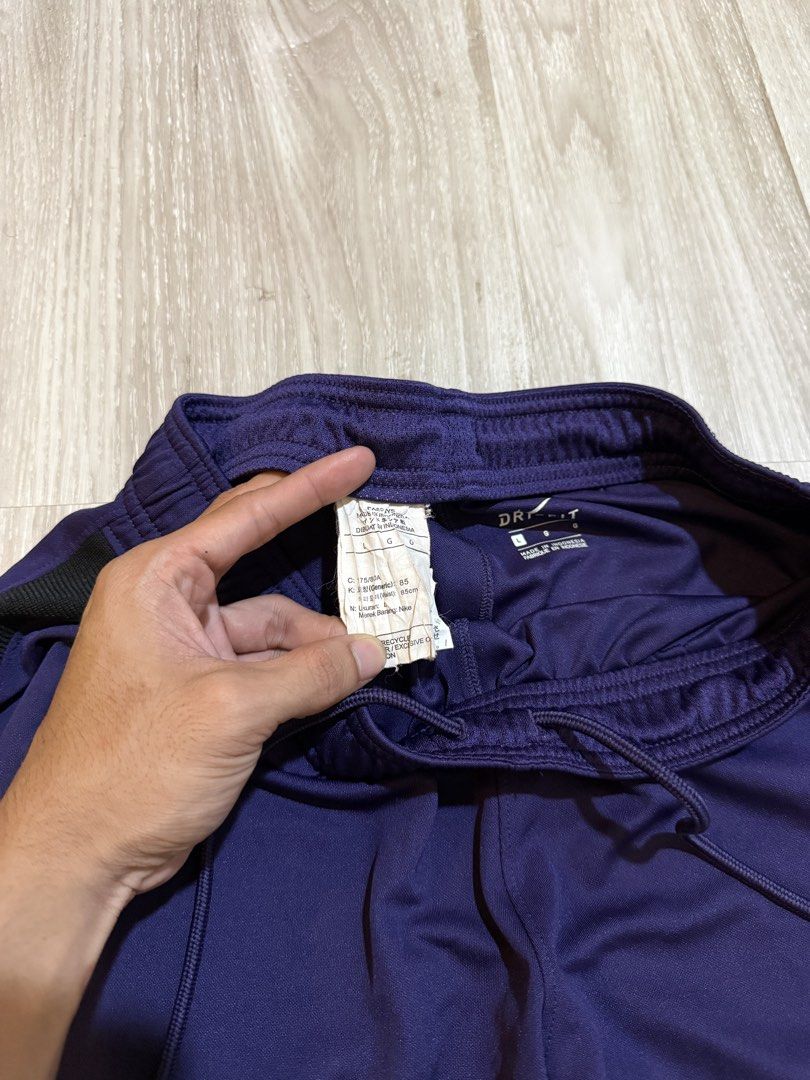 Nike H.K Goalkeeper Short (Category: Shorts) located in Taguig. Submitted by thesocialthrift (Listing ID 1463841181, Image 3). Description: For sale Nike H.K Goalkeeper Short Large on tag W- 30-32 L- 17 sign of usage In good condition .