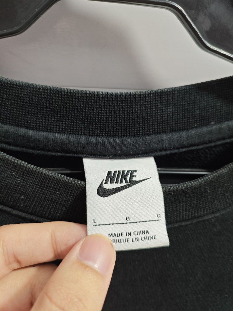 Nike Multi Swoosh Men Sweatshirt (Category: Tshirts & Polo Shirts ) located in Baguio. Submitted by jayjay_apparel01 (Listing ID 1463867866, Image 2). Description: Nike Multi Swoosh Men Sweatshirt Color Rate 9.5/10 Like New No Flaws Complete Tags Embroidered Logo Makapal Tela Washed And Sanitized Size Medium To Large Dimes 21 Width 27 Length Price P680.