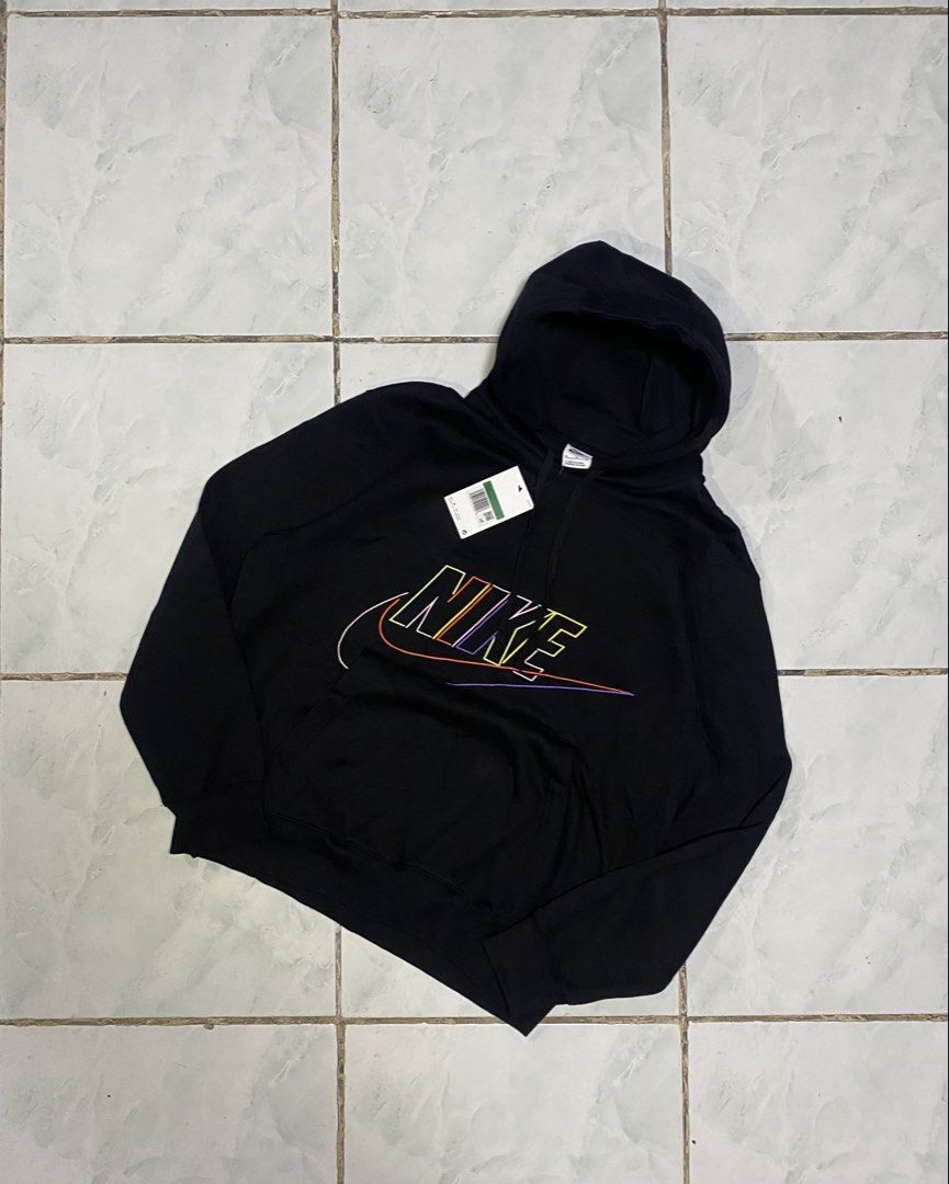 NIKE MULTICOLOR (Category: Coats, Jackets and Outerwear) located in Pasig City. Submitted by trip2thriftt (Listing ID 1463746406, Image 1). Description: NIKE MULTI COLOR (BNEW) 25 x 27.5 NO ISSUE 10/10 CONDI.