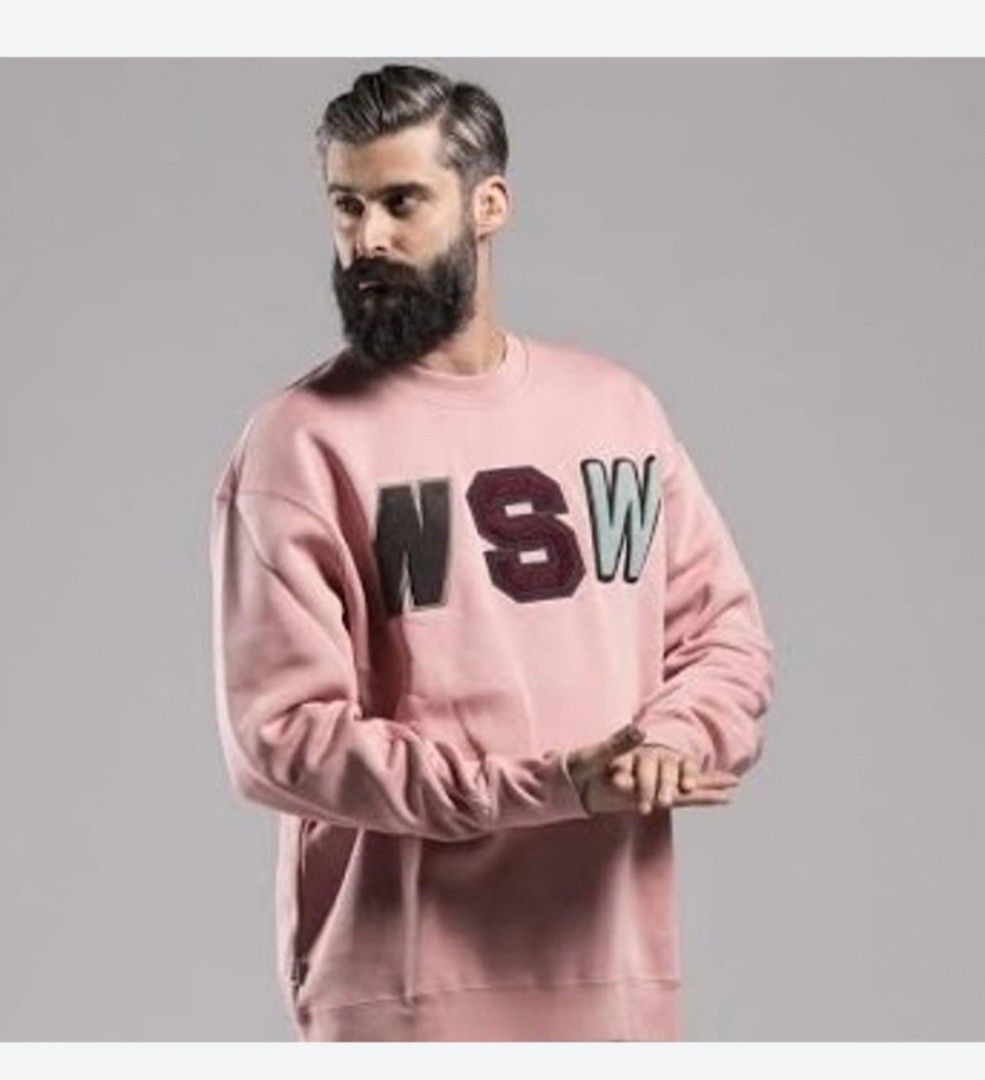 Nike NSW ,crewneck (Category: Activewear) located in Davao. Submitted by dukekervy (Listing ID 1463821217, Image 1). Description: NIKE , NSW CREWNECK SIZE LARGE EXCELLENT CONDITION.